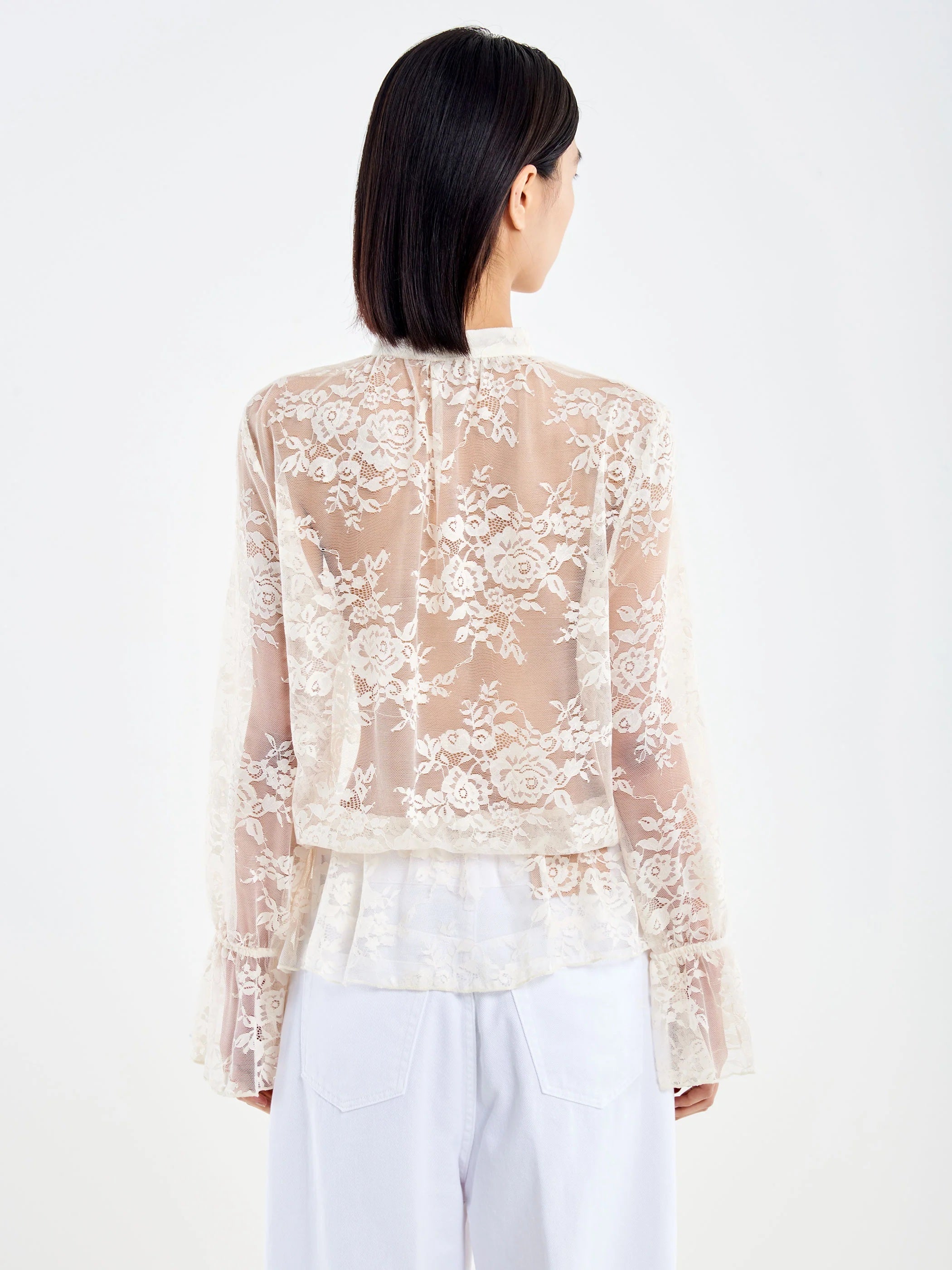 White Vicolo Donna camicia with long sleeves and button-up front, stylish casual shirt for women.