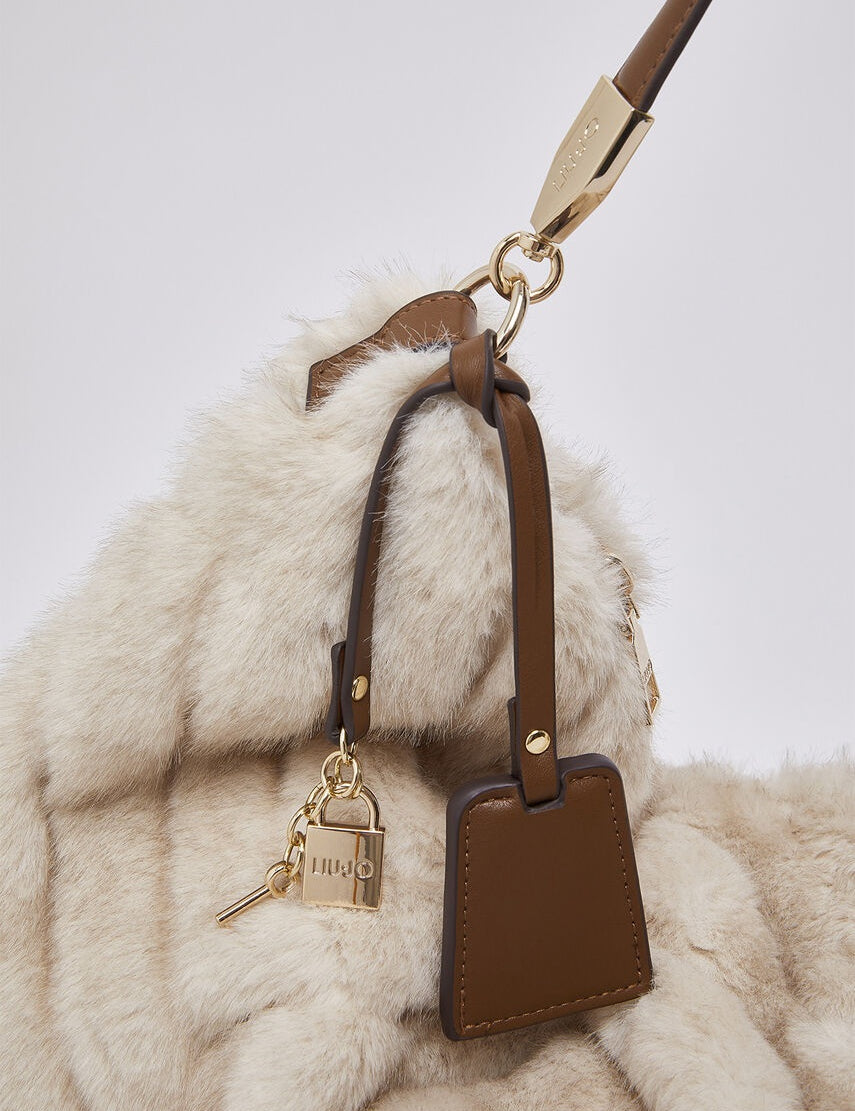 dettaglio-charm-borsa-a-spalla-foulard-l-pelliccia-sintetica-liu-jo-beige.jpg