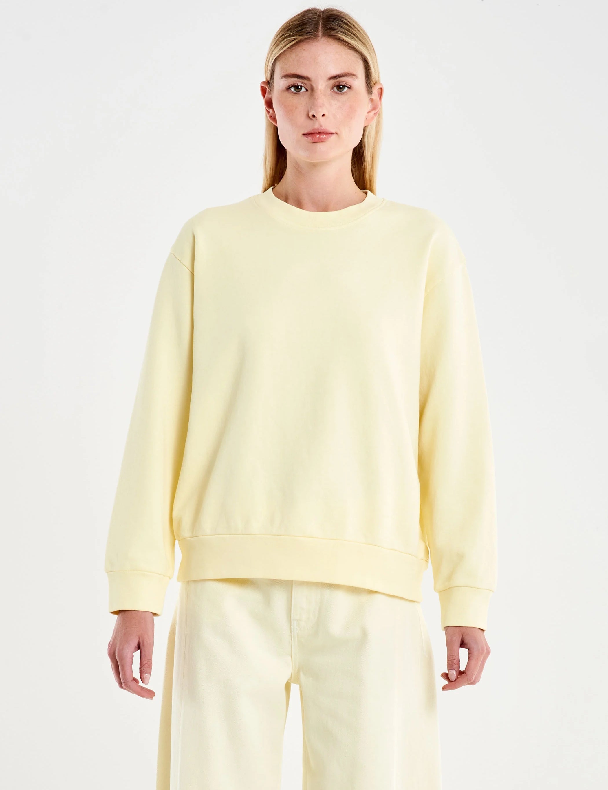 Vicolo Basic Felpa Donna, soft navy blue sweatshirt with relaxed fit, featuring a round neckline and long sleeves.