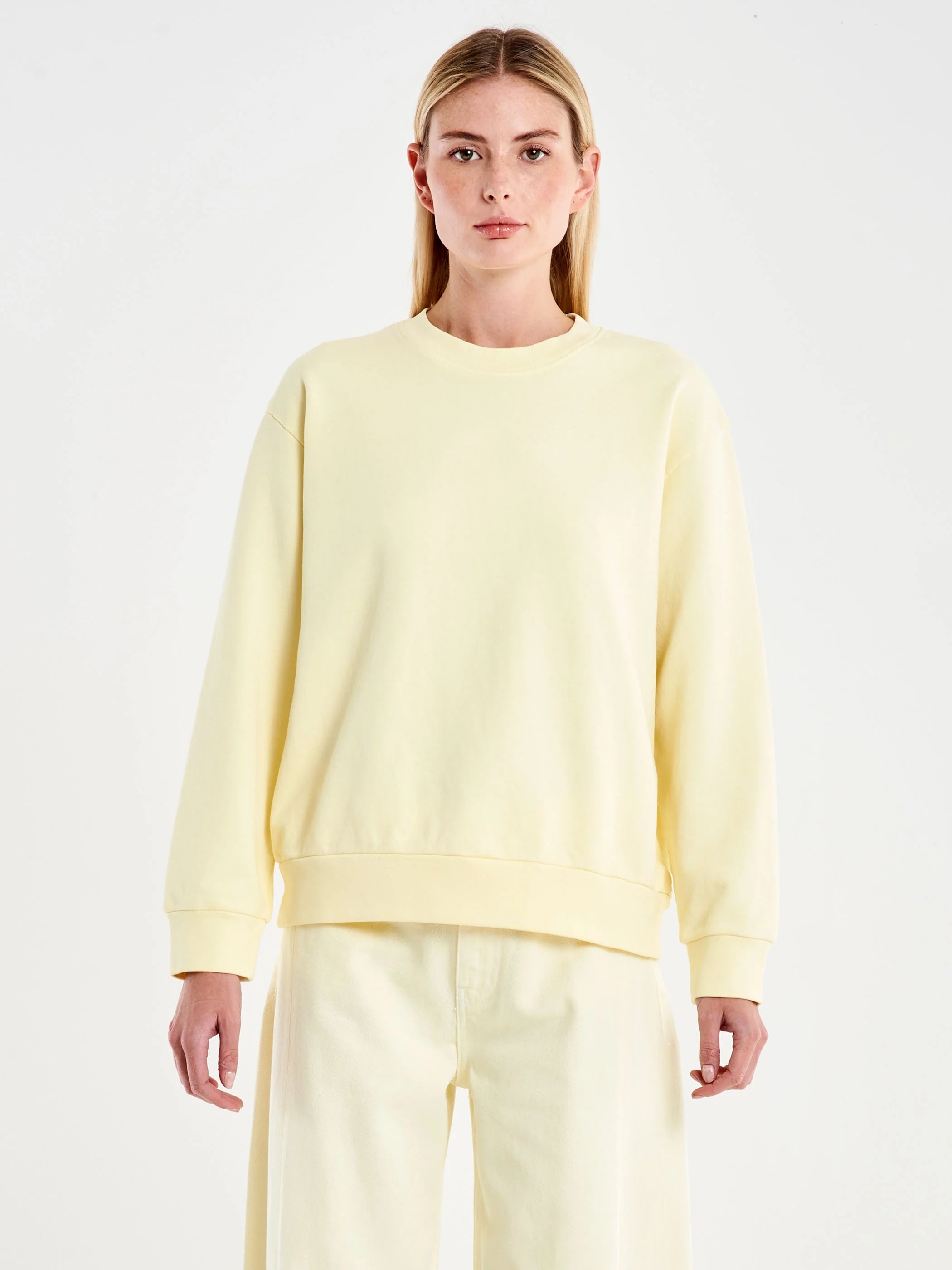 Vicolo Basic Felpa Donna, soft navy blue sweatshirt with relaxed fit, featuring a round neckline and long sleeves.