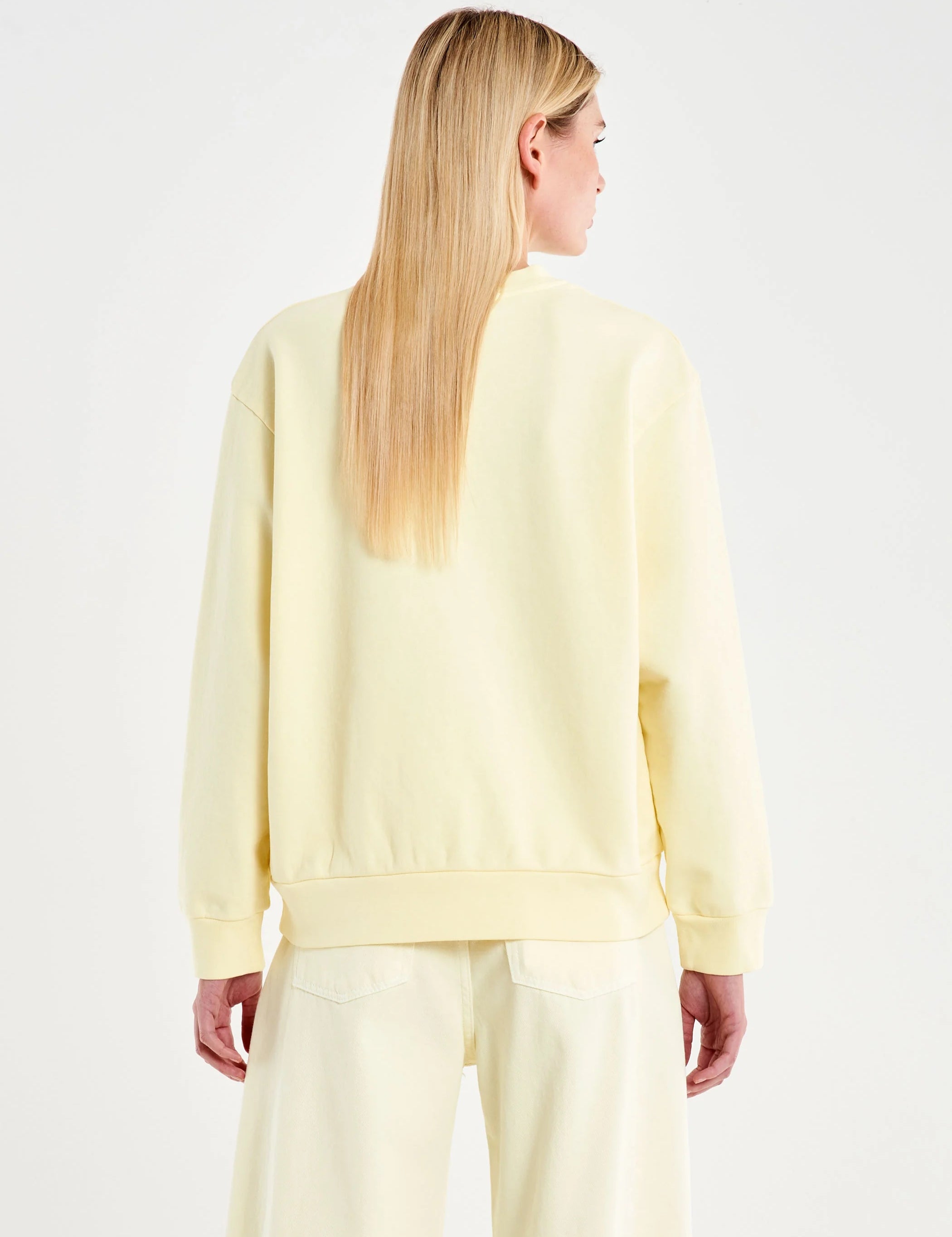 Vicolo Felpa Basic Donna, soft casual sweatshirt with logo detail, in neutral color, perfect for everyday wear