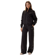 Guess Donna Felpa Octavia with logo, soft fabric, and stylish design, shown in a close-up image.