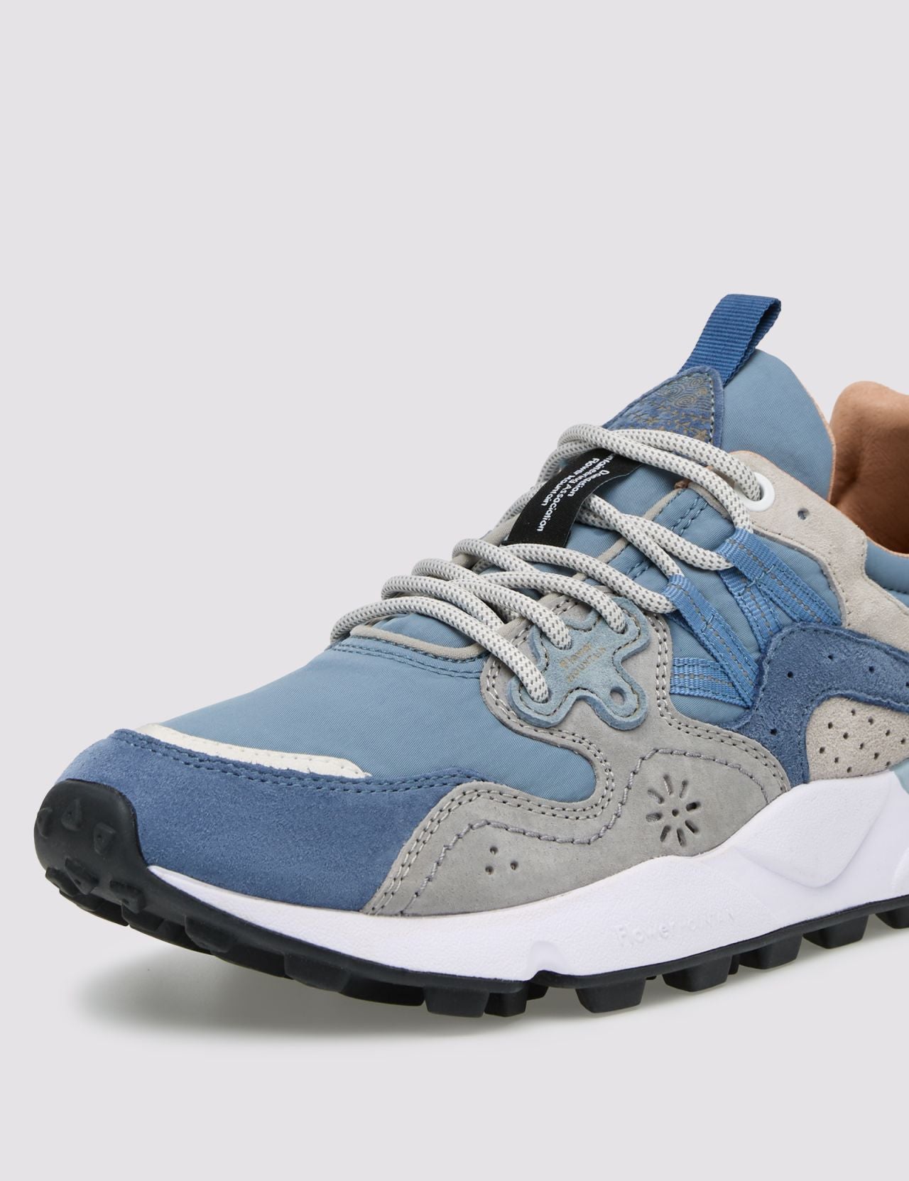 flower-mountain-sneakers-yamano-3-scarpe-uomo-azzurre-grigie-in-suede-e-tessuto-tecnico-con-suola-leggera.jpg