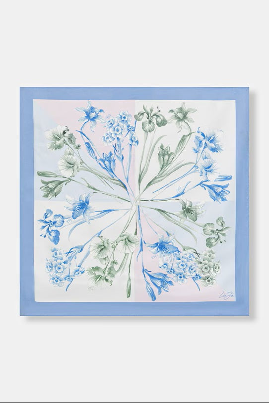 Liu Jo women's foulard in soft fabric with elegant pattern, versatile accessory for stylish outfits.