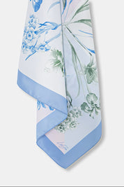 Liu Jo women's foulard with elegant floral pattern, lightweight silk fabric, and soft pastel colors for stylish accessories.