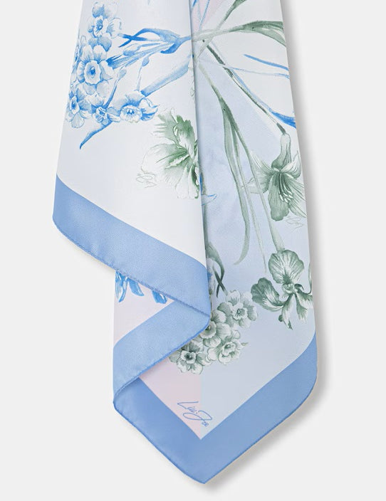 Liu Jo women's foulard with elegant floral pattern, lightweight silk fabric, and soft pastel colors for stylish accessories.