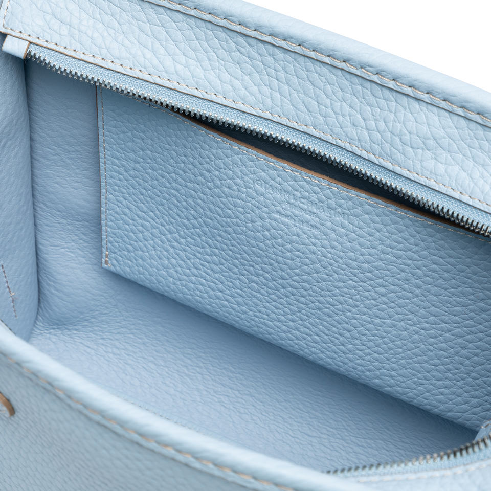 gianni-chiarini-borsa-a-mano-miss-marcella-32-azzurra-in-pelle-grana-dettaglio-interno-con-tasca-zip.jpg