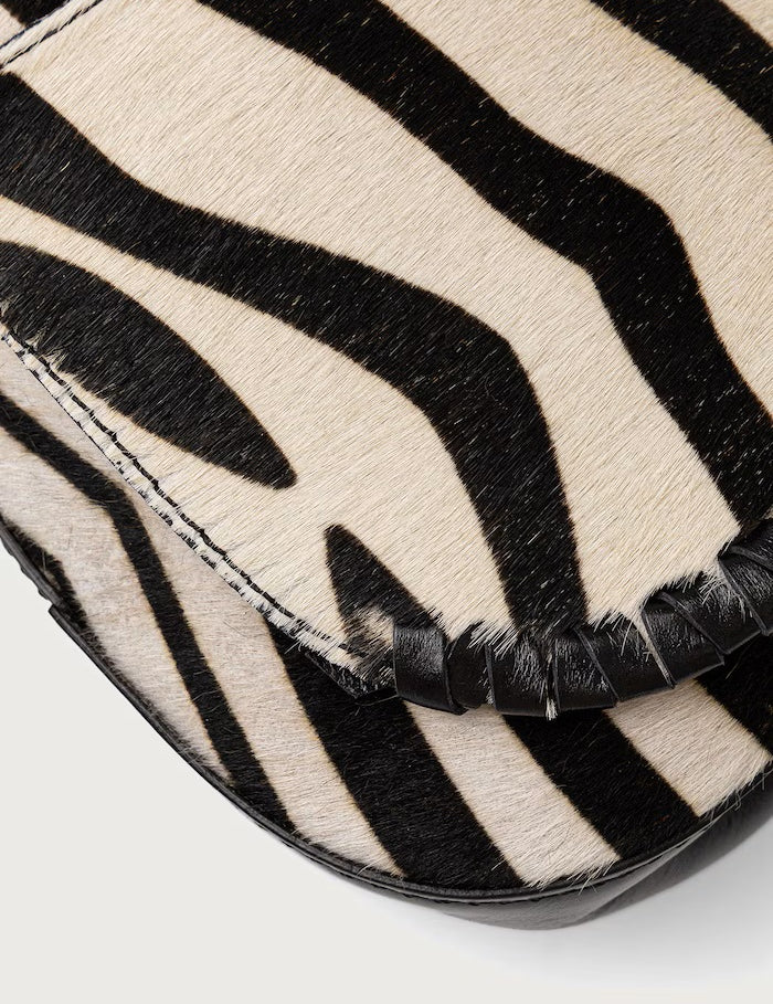 gianni-chiarini-borsa-a-spalla-helena-round-in-pelle-effetto-cavallino-zebra-chiusura-con-patta.jpg