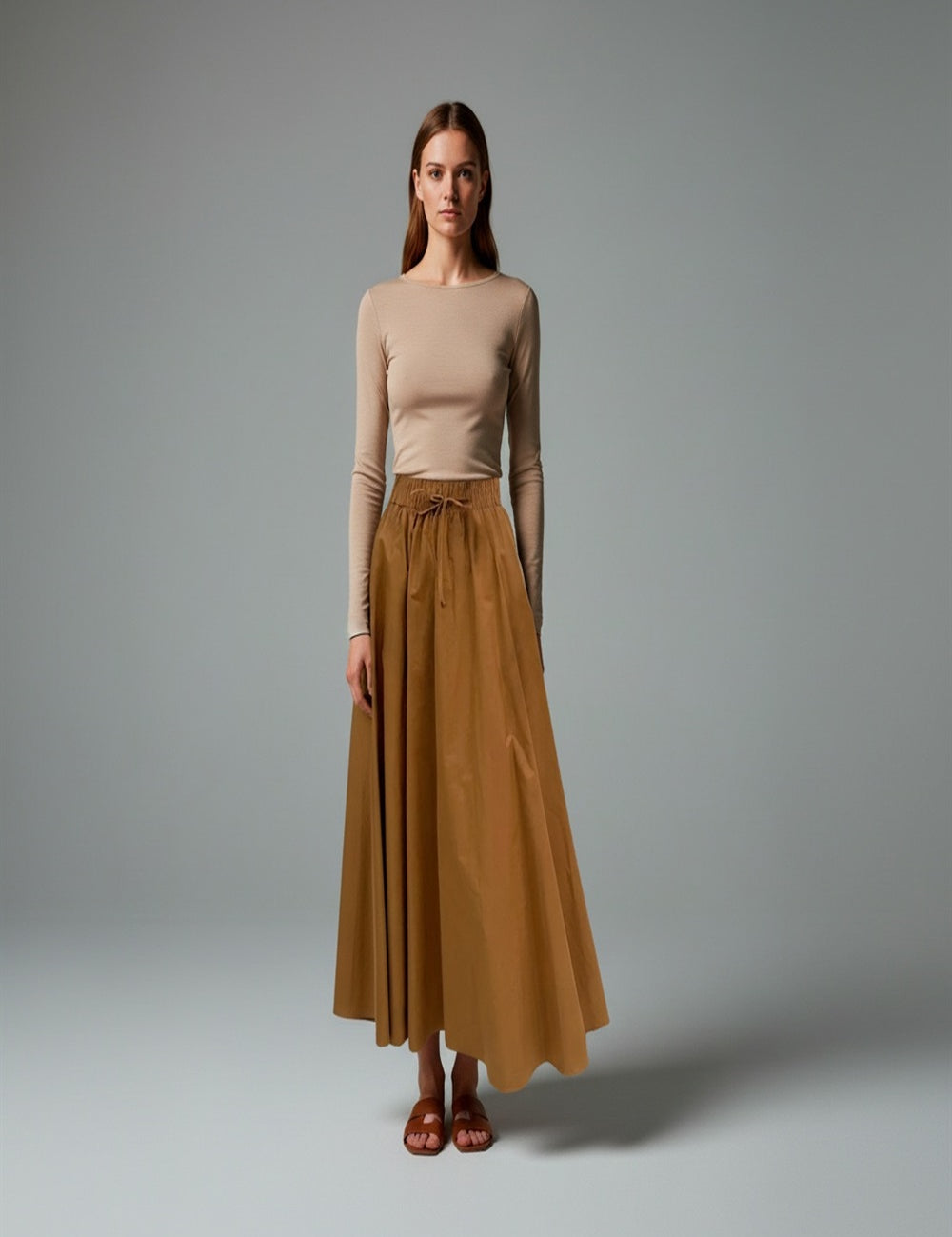 White Wise Donna long white skirt with flowing fabric, stylish and elegant for casual or formal wear.