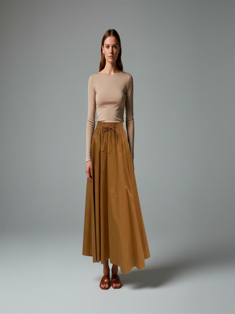 White Wise Donna long white skirt with flowing fabric, stylish and elegant for casual or formal wear.