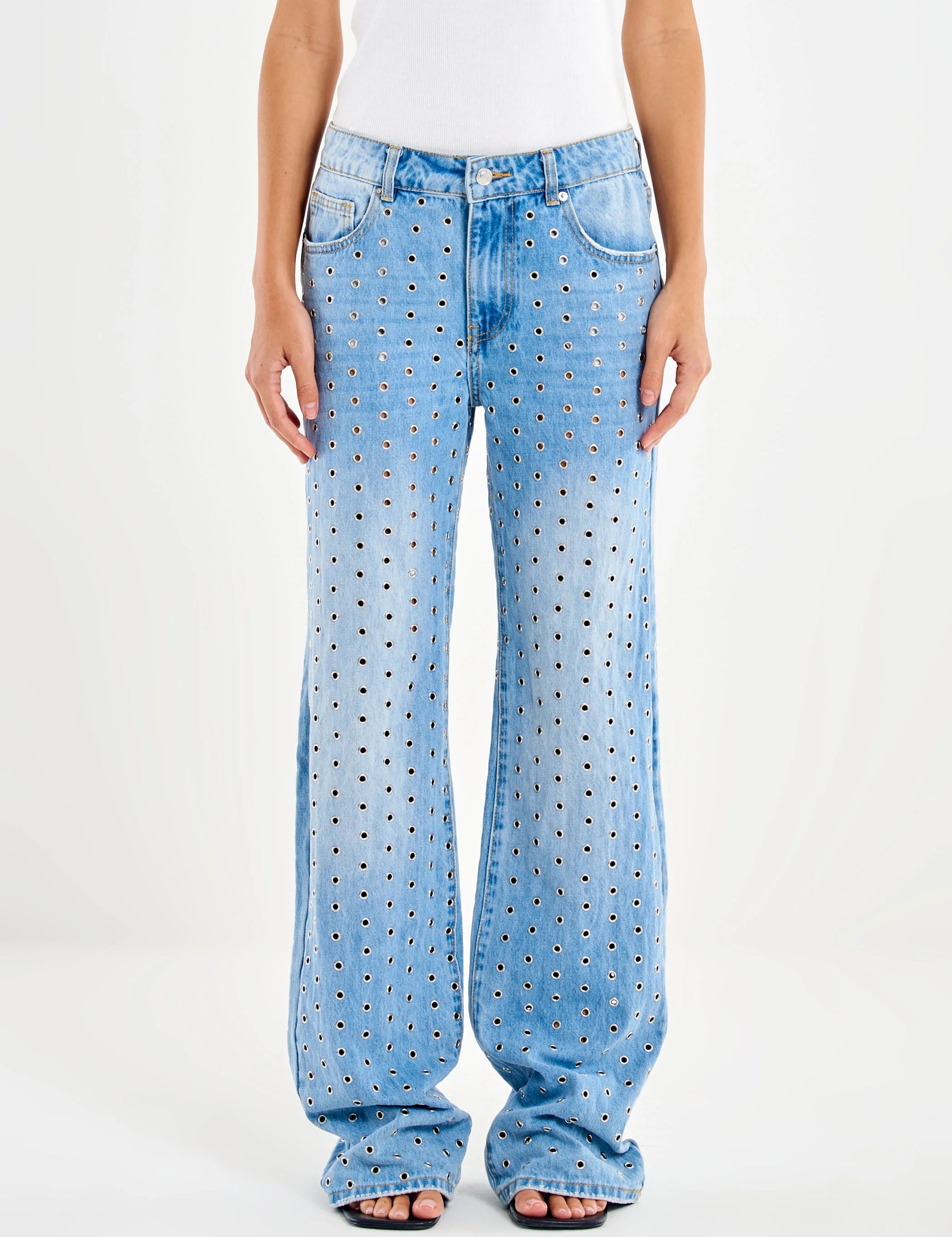 Aurora Vicolo women's jeans in a classic blue wash, featuring a fitted design and mid-rise waist.