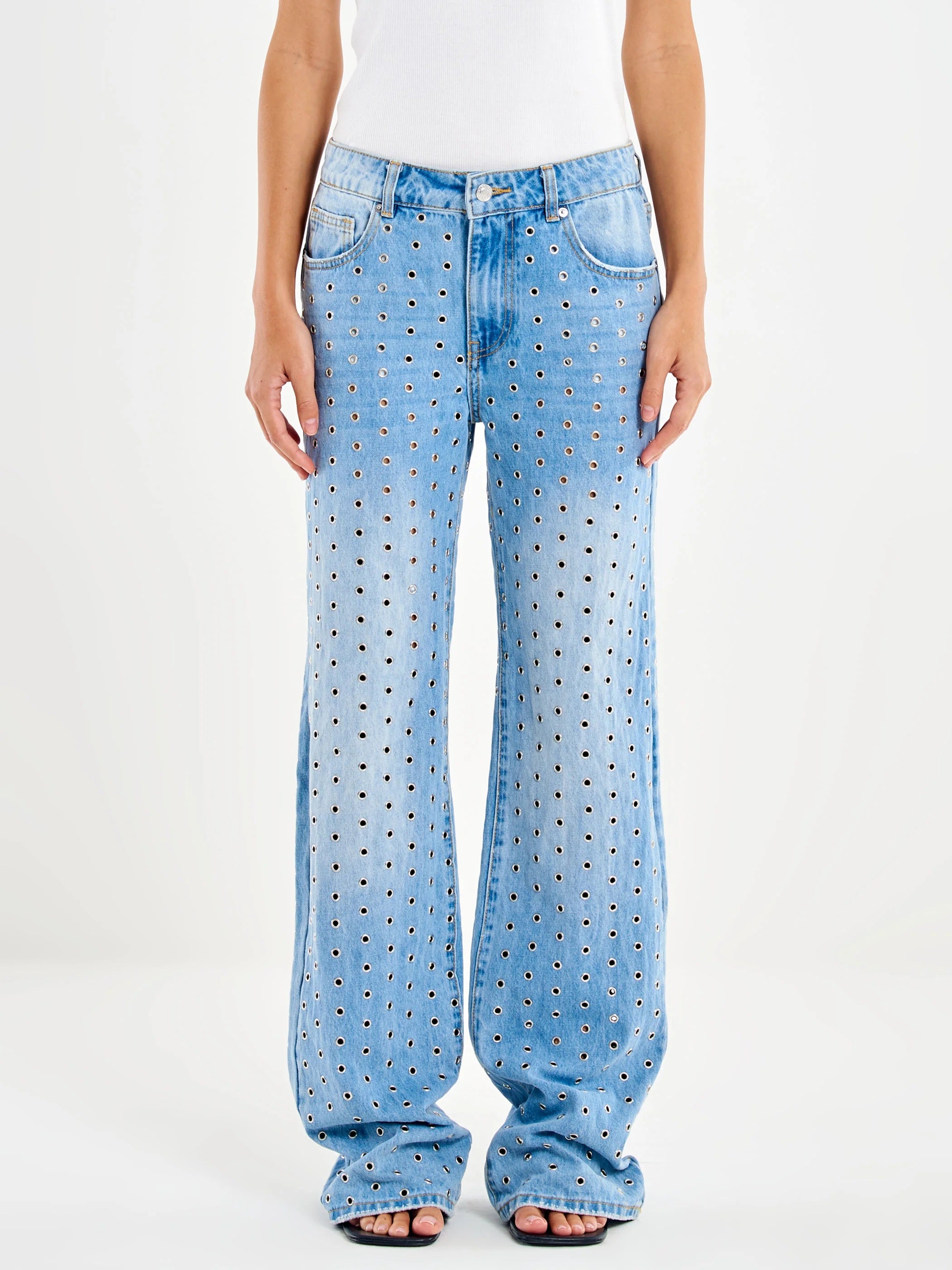 Aurora Vicolo women's jeans in a classic blue wash, featuring a fitted design and mid-rise waist.
