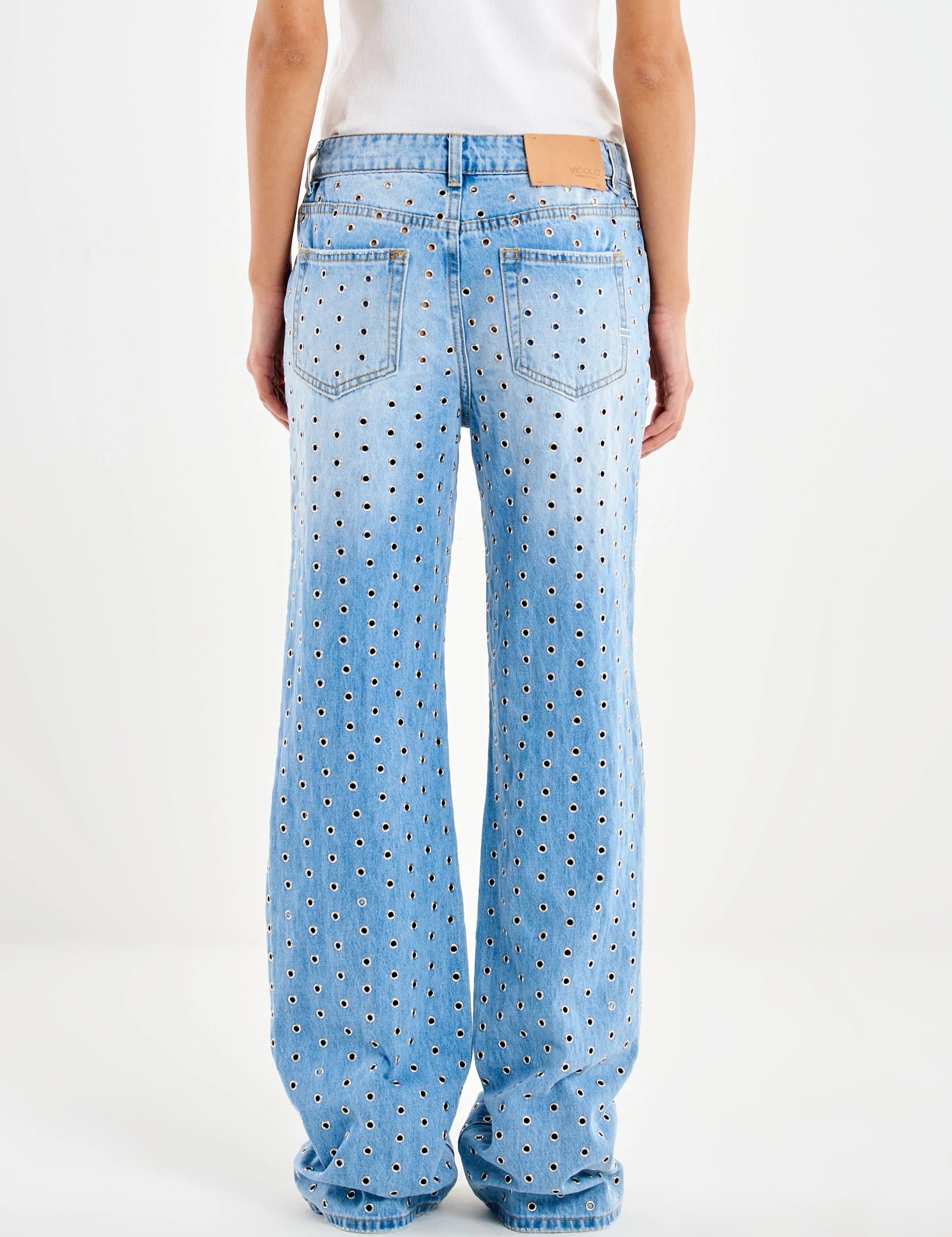 Vicolo women's jeans in a stylish fit, showcasing a medium wash and detailed stitching in the image.