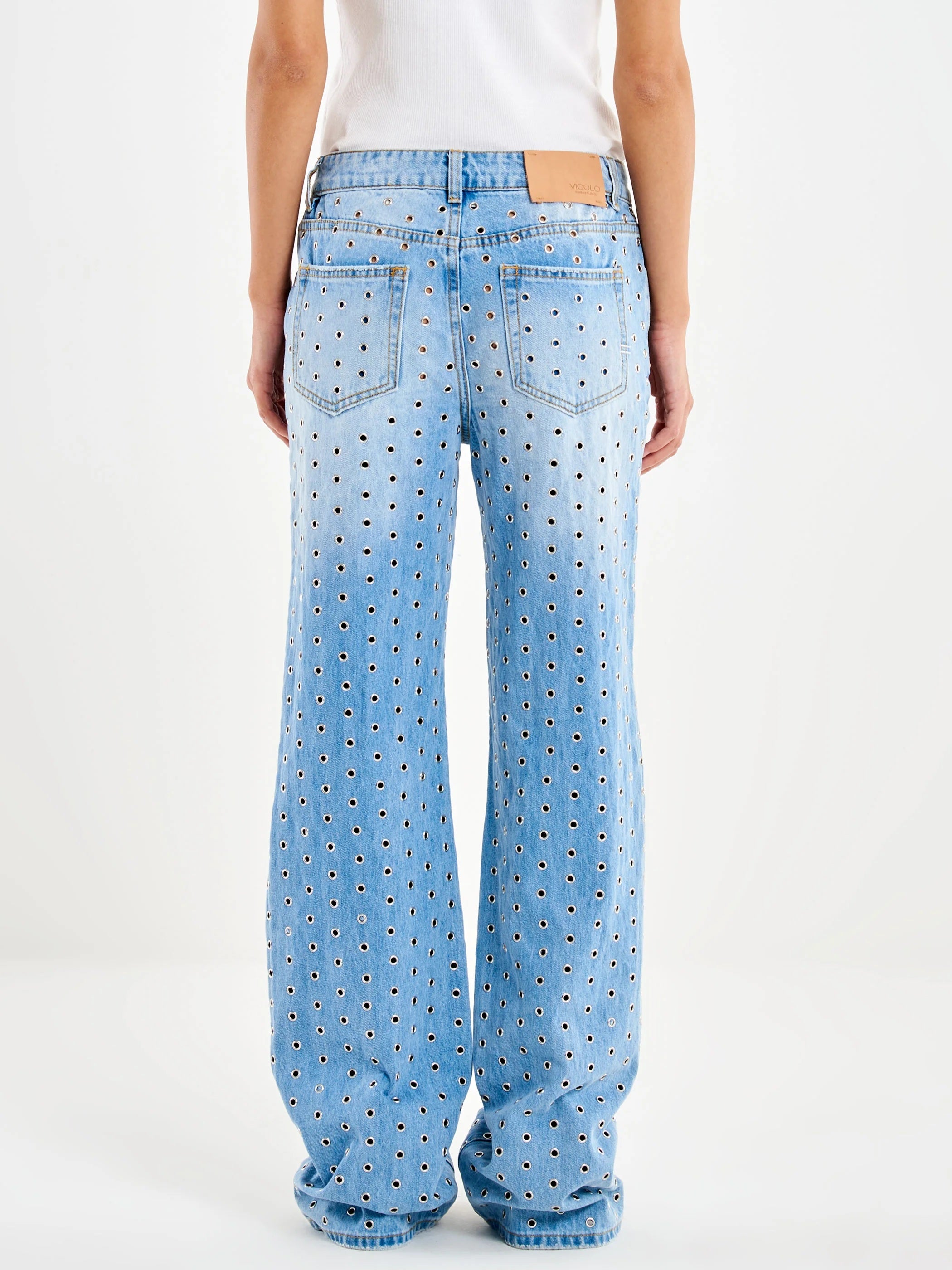 Vicolo women's jeans in a stylish fit, showcasing a medium wash and detailed stitching in the image.
