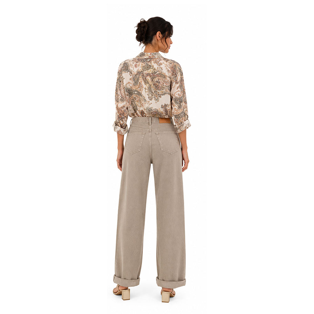 jeans-relaxed-fit-vicolo-vestibilita-morbida-design-tasche-chiusura-zip-bottone-passanti-etichetta-logo-100cotone-colore-grigio.jpg
