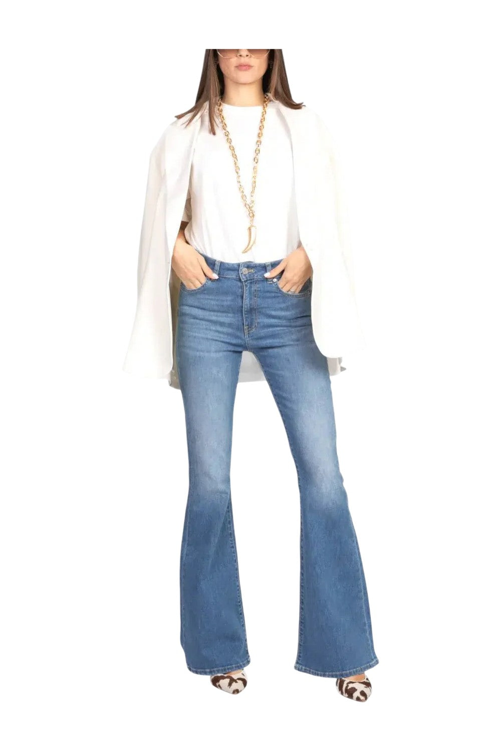 Vicolo Donna jeans showing classic fit with five-pocket design and medium wash denim on a plain background.