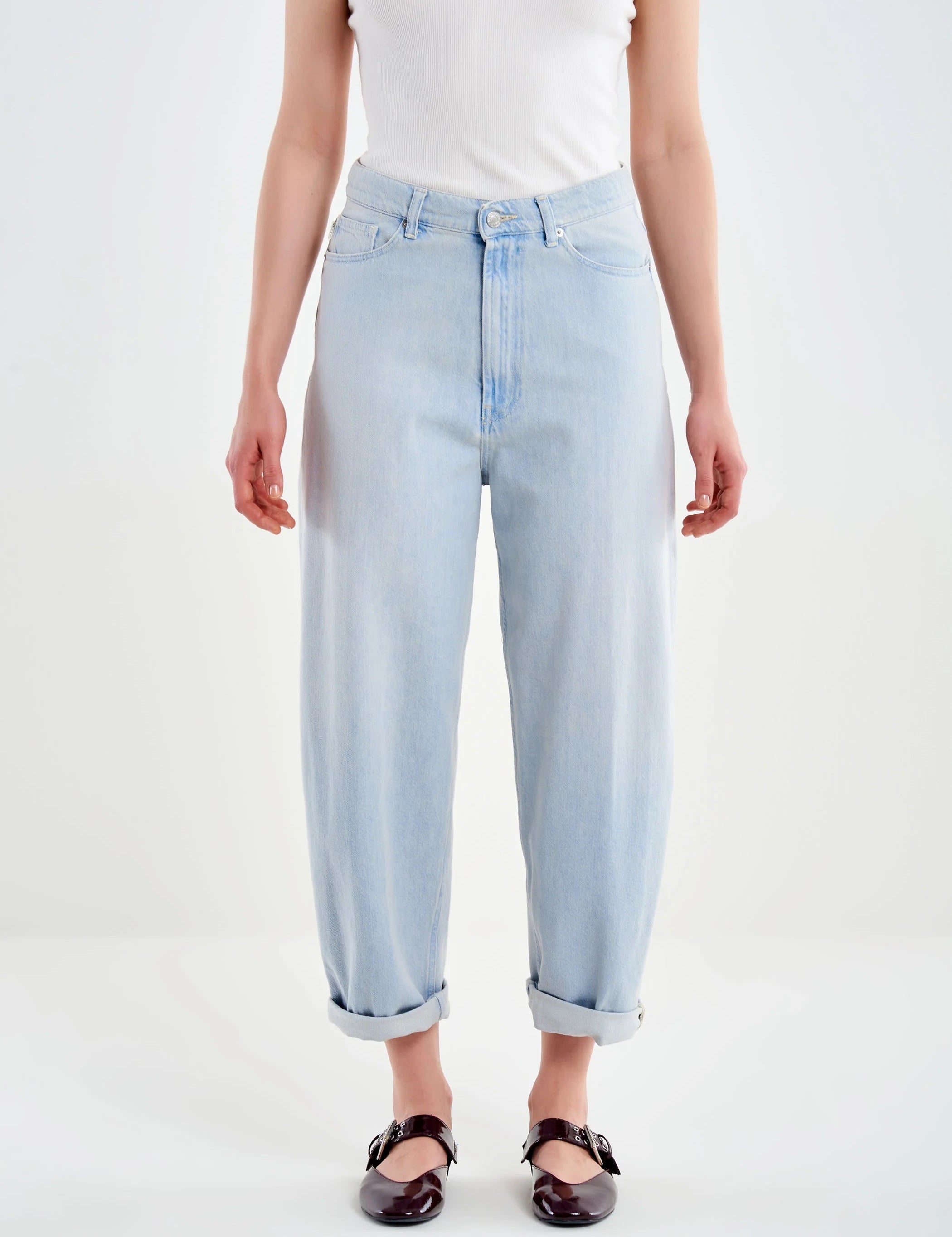 jeans-vicolo-laila-azzurro-chiaro-vestibilita-rilassata-vista-frontale.jpg