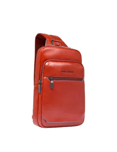Piquadro Monospalla men's shoulder bag in black leather with adjustable strap and sleek design for everyday use
