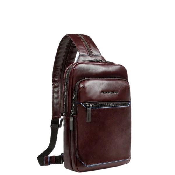 Piquadro Monospalla men's shoulder bag in black leather with adjustable strap and minimalist design.