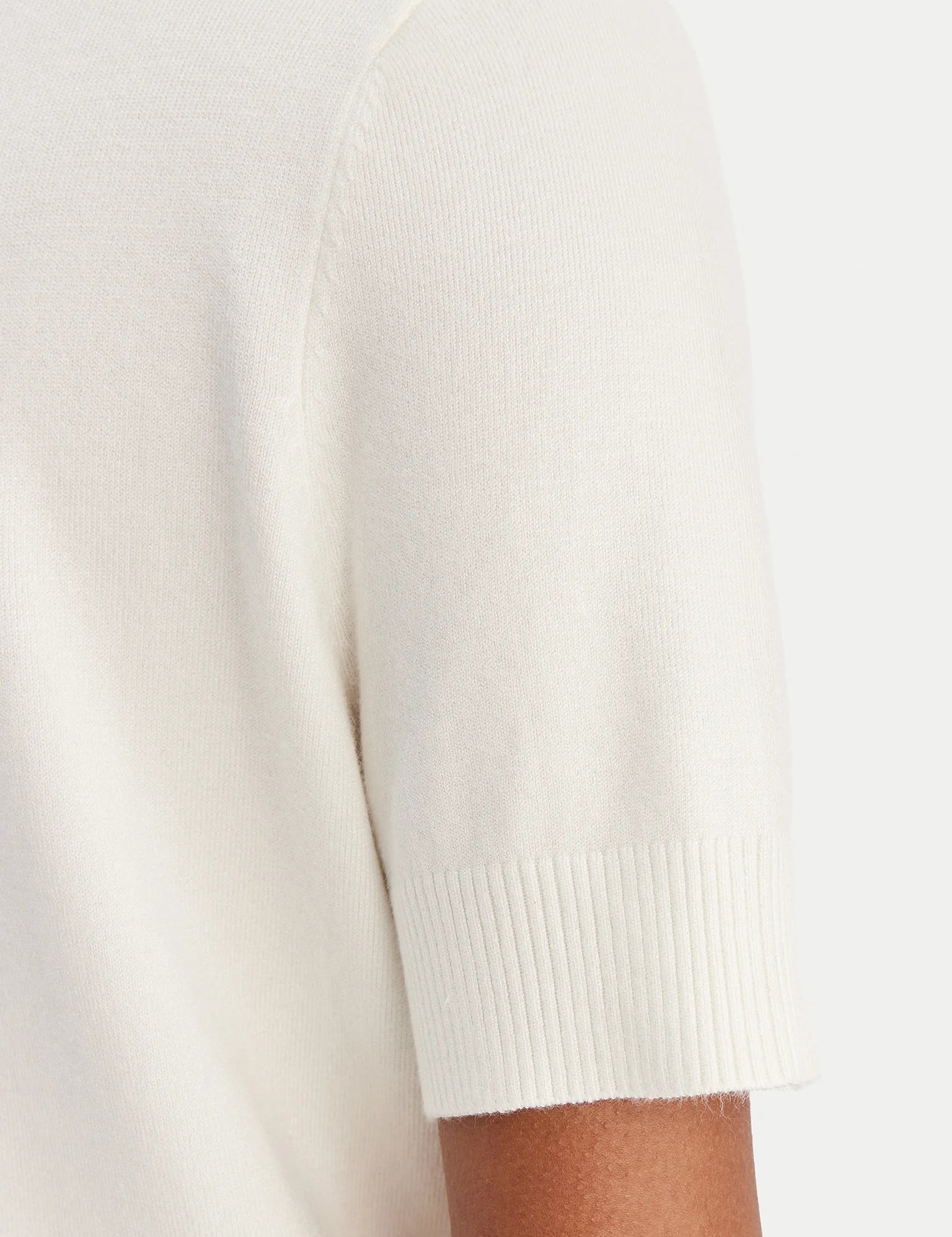 Guess Norah Logo sweatshirt, women's pullover with Guess logo design, soft fabric, casual style, shown in the image.