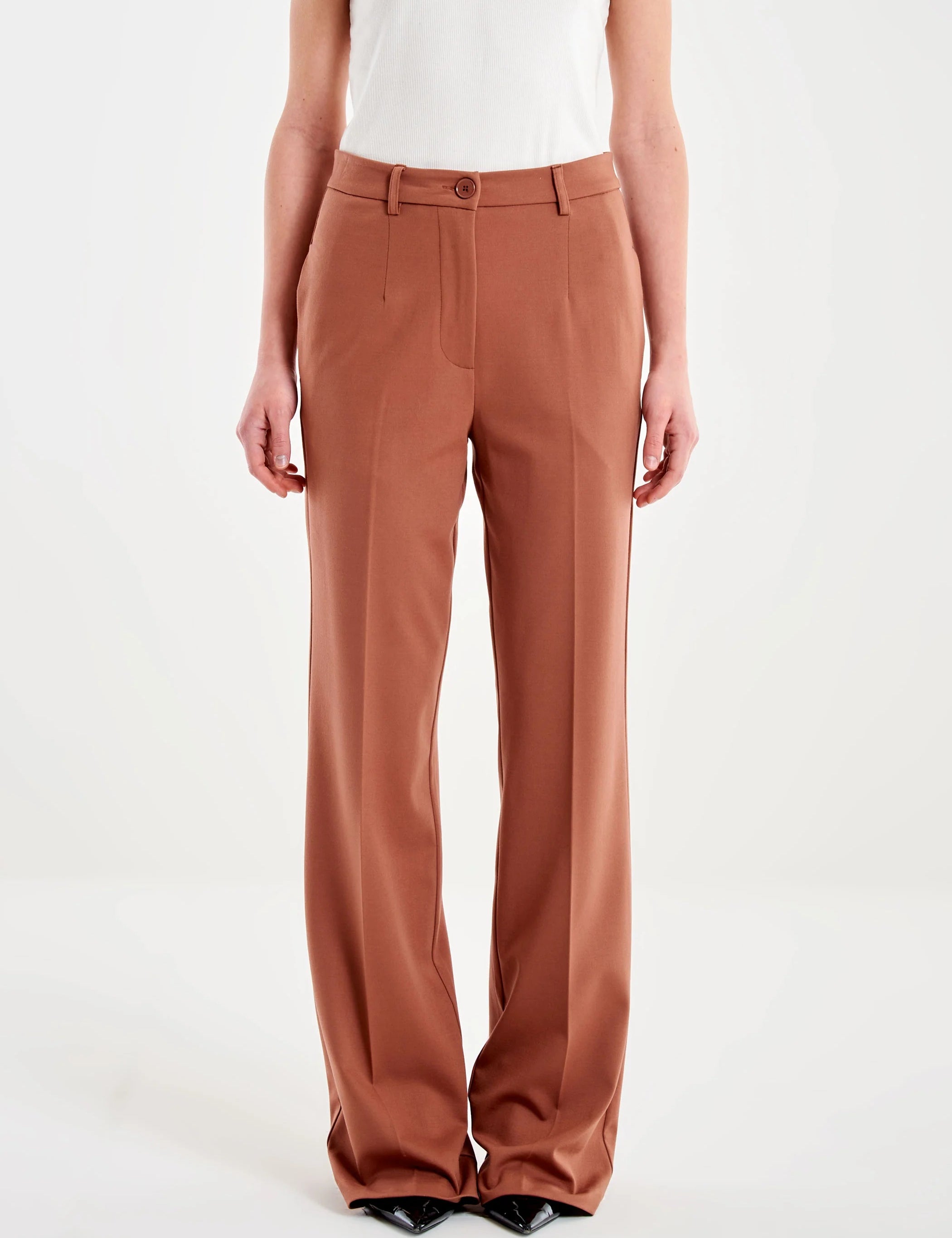 Vicolo Donna pantaloni in beige fabric, tailored fit with side pockets and belt loops, stylish and comfortable women’s trousers.