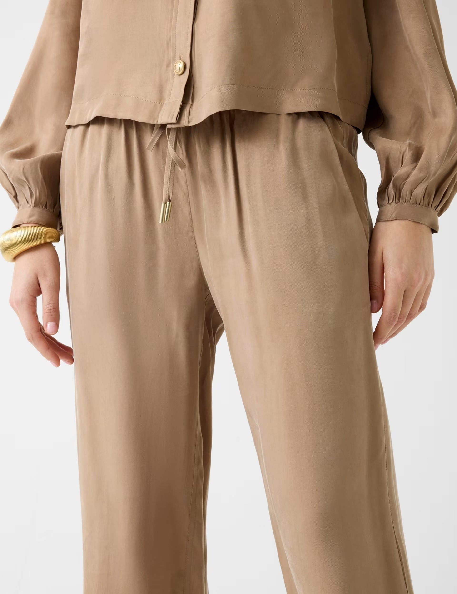 Guess Dalia women's pants, stylish Donna pantaloni in a comfortable fit, shown in a versatile fabric and classic design.