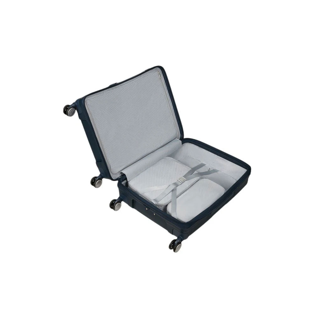 Samsonite Paralux Medium Trolley, unisex travel trolley with durable exterior, four wheels, and telescopic handle.