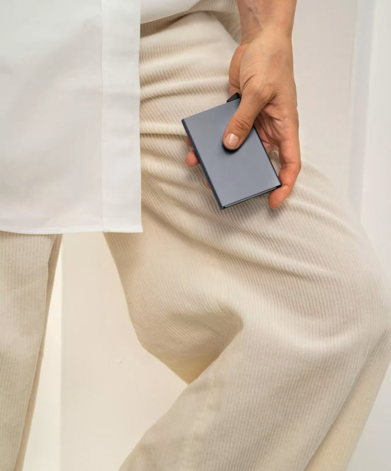 Secrid Porta carte Cardprotector unisex wallet with compact design and metal exterior for credit cards and IDs.