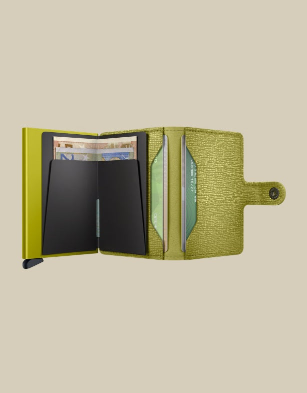Secrid Miniwallet Crisple Porta carte unisex in textured leather with multiple card slots and compact design.