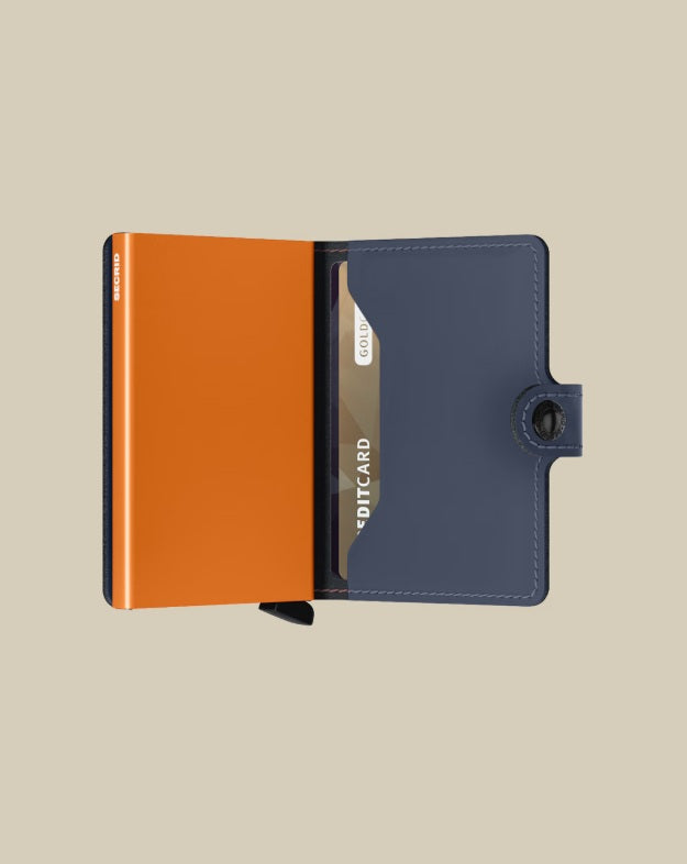 Secrid Miniwallet matte Porta carte unisex for credit cards and documents, compact leather accessory with sleek design.
