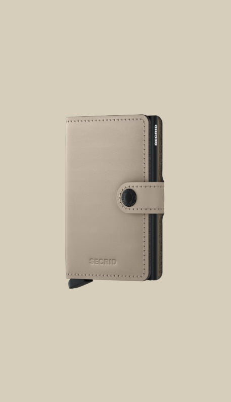 Miniwallet Porta carte Secrid in matte finish, unisex card holder with compact design for credit cards and documents.