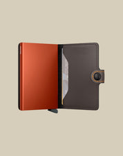 Secrid Miniwallet matte Porta carte unisex for credit cards and IDs, compact leather accessory with sleek design.