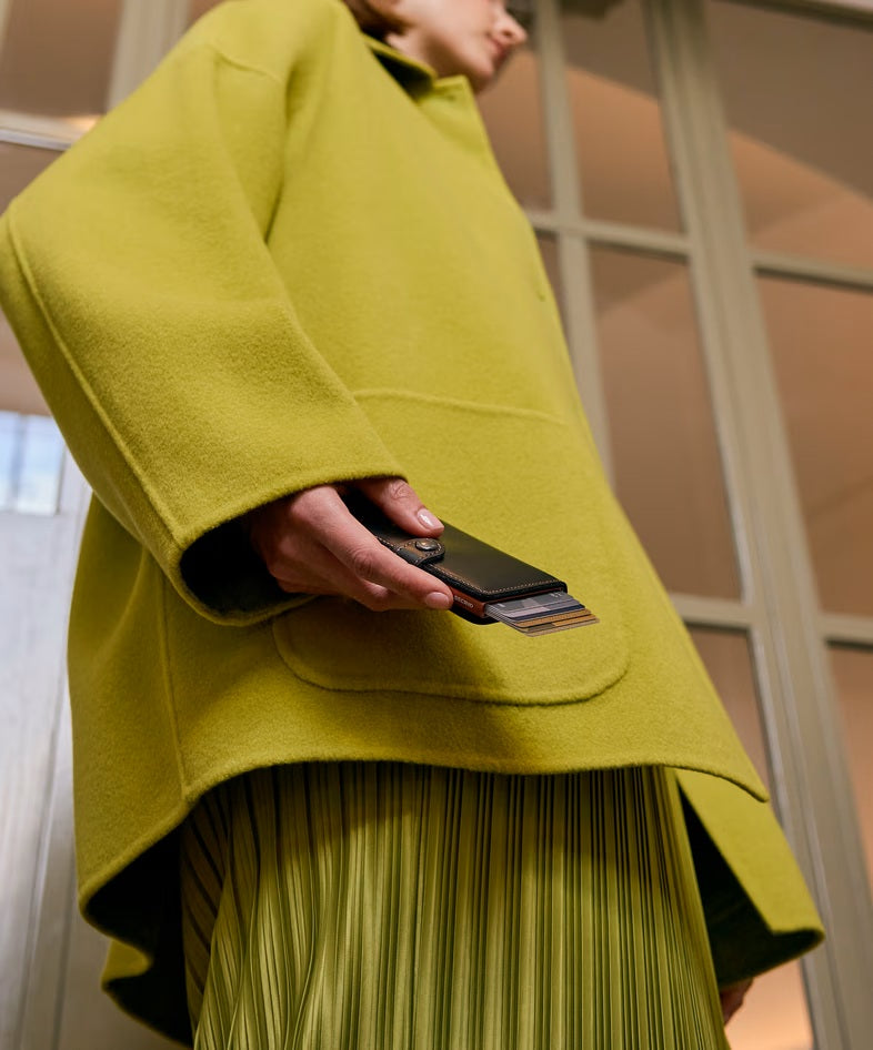 Secrid Miniwallet Porta Carte MIRUM plant-based leather unisex card holder with sleek design and compact size for documents and credit cards.