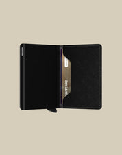 Secrid Slimwallet Crisple Porta Carte unisex in sleek black leather with card slots and minimalist design.