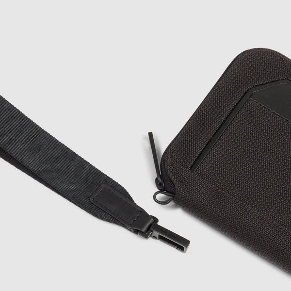 Unisex Piquadro Lyss passport holder with sleek design and multiple card slots, made from high-quality leather.
