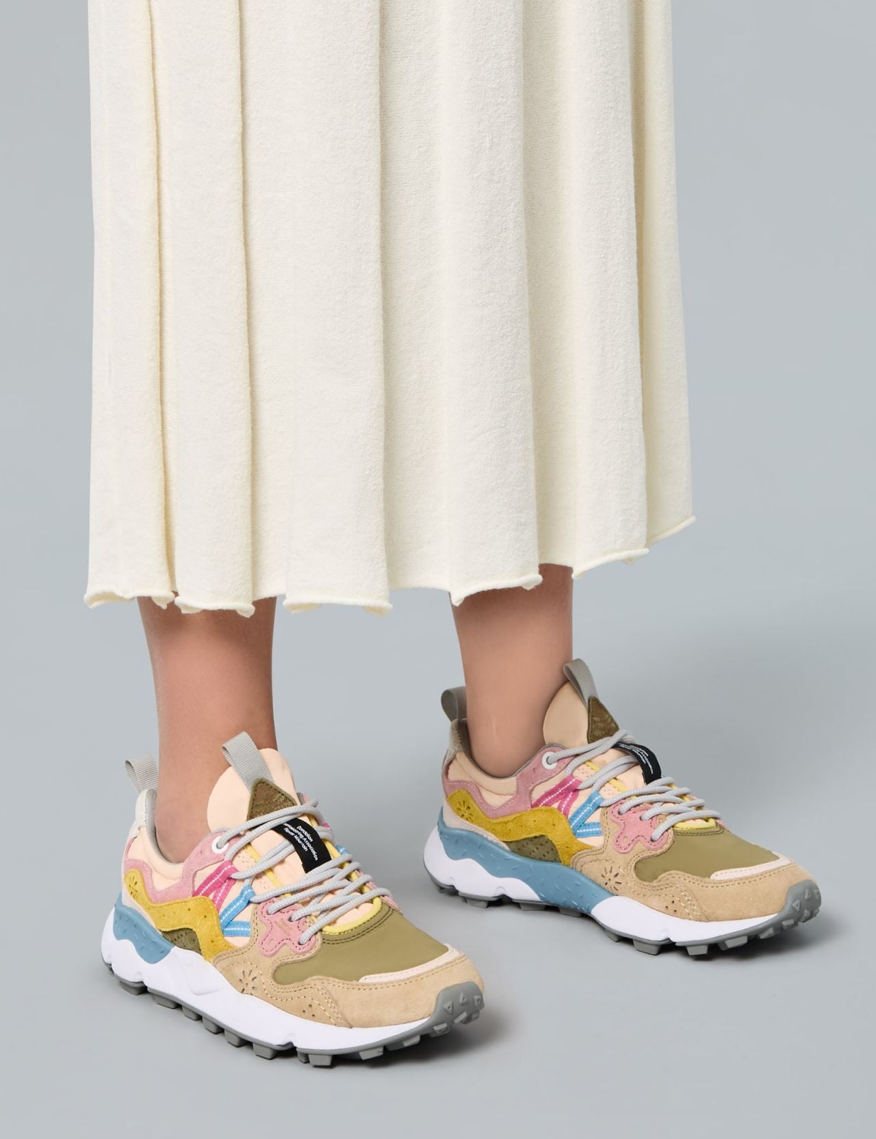 scarpe-flower-mountain-yamano-3-sneakers-donna-pelle-tessuto-tecnico-suola-leggera.jpg