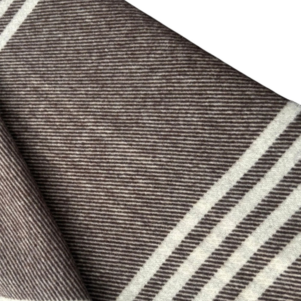 Men's The Bridge Lifestyle scarf in soft fabric, featuring a stylish pattern and classic design for versatile accessory wear.