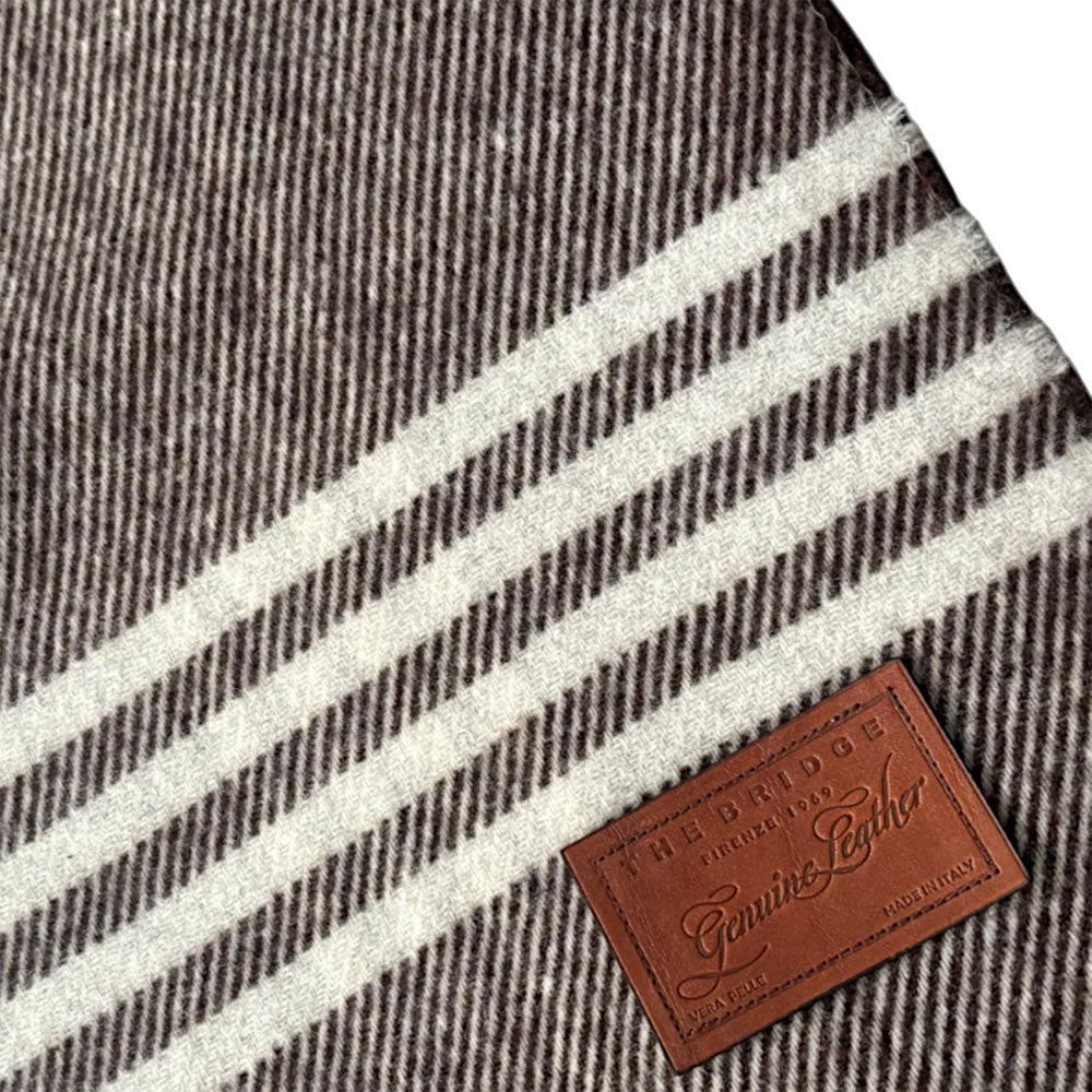 Men's The Bridge Lifestyle scarf in soft fabric, featuring a stylish pattern, ideal for adding elegance to everyday outfits.