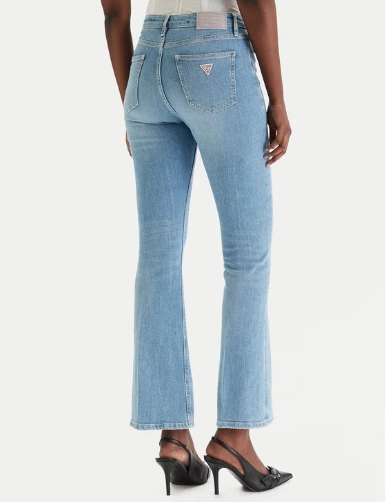 Guess Sexy Flare Donna jeans showing fitted waist, flared legs, and classic denim style on a model.
