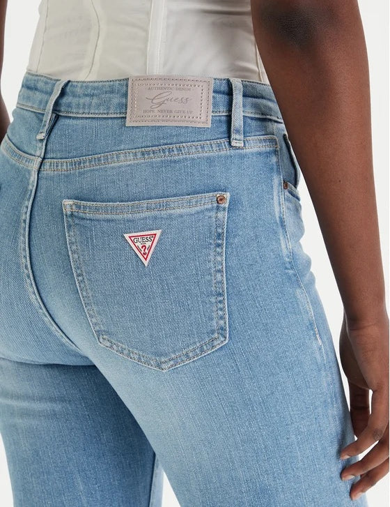 Sexy flare jeans from Guess Donna collection, featuring stylish fit and classic denim look.