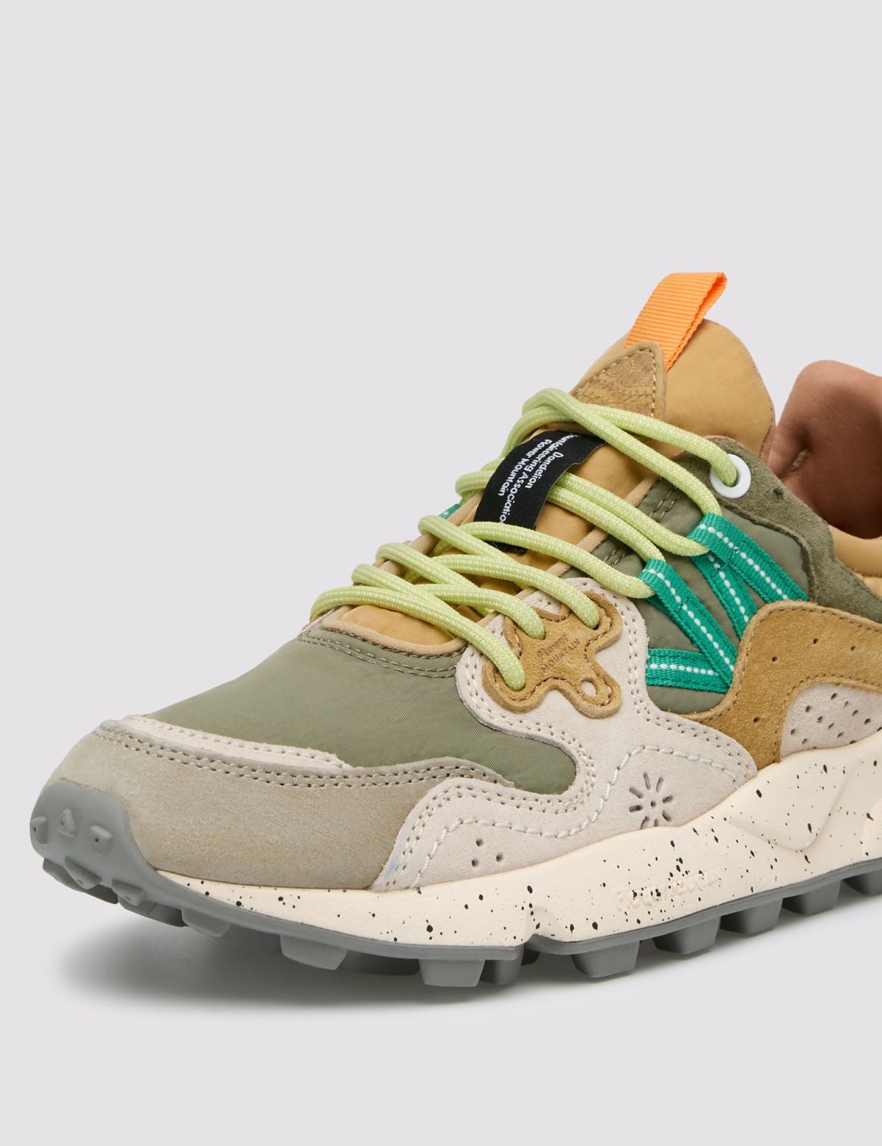 Yamano 3 Flower Mountain sneakers for men, featuring a stylish design, white color, and sporty laces.