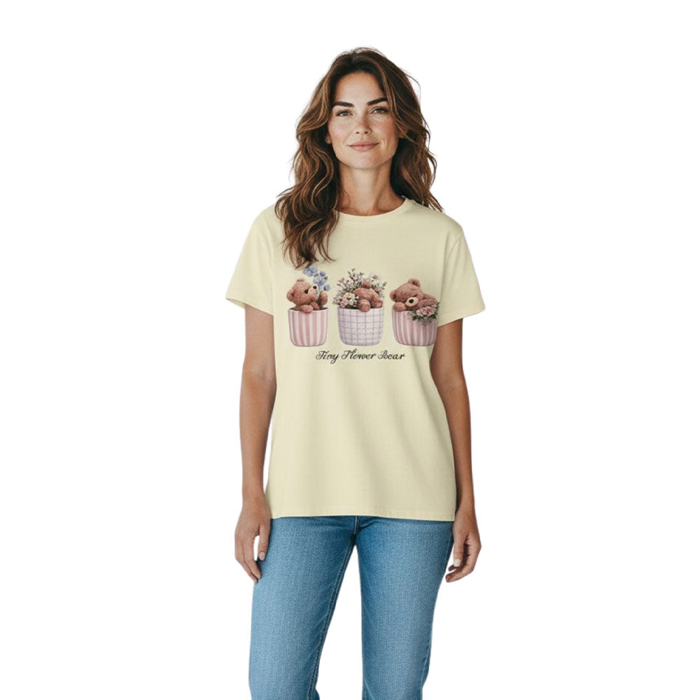 Vicolo Donna T-shirt featuring a casual fit with a graphic design on the front, made from soft, breathable fabric.