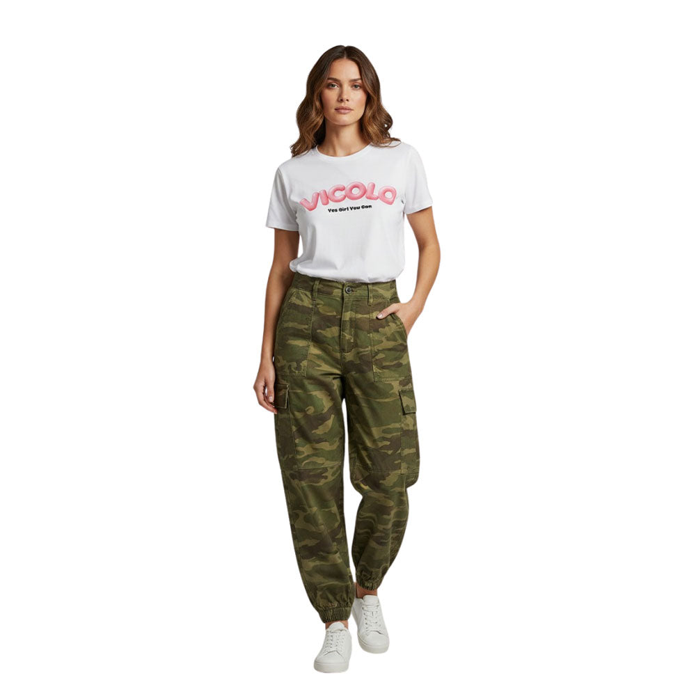 Vicolo Donna T-shirt in soft fabric, featuring a relaxed fit and stylish design, displayed on a hanger.
