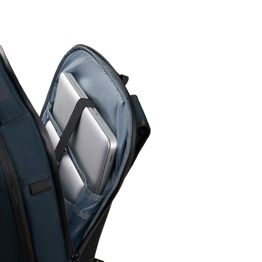 Samsonite Biz2go unisex 15.6-inch laptop backpack with padded compartment and multiple storage pockets.