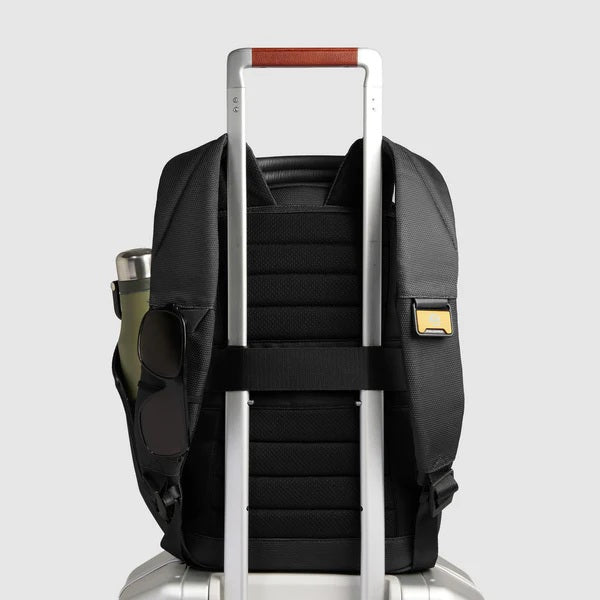zaino-porta-pc-13-3-lyss-piquadro-nero-con-aggancio-trolley-tessuto-riciclato-e-protezione-rfid.jpg
