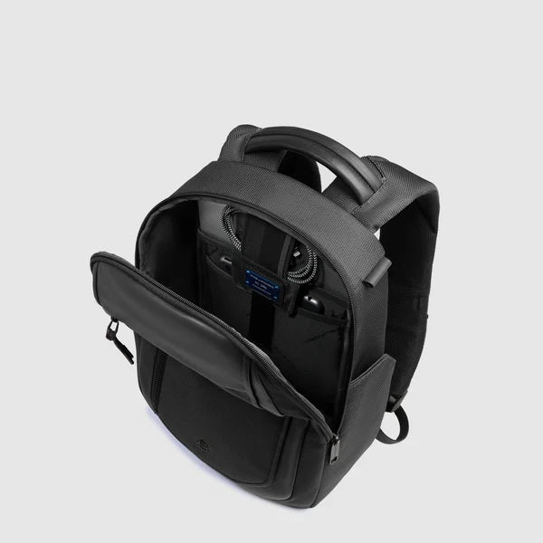 zaino-porta-pc-13-3-lyss-piquadro-nero-organizzazione-interna-porte-usb.jpg