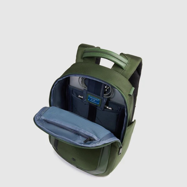 zaino-porta-pc-13-3-lyss-piquadro-verde-tessuto-riciclato-con-scomparto-interno-antiurto-shock-absorber-e-tasca-rfid.jpg