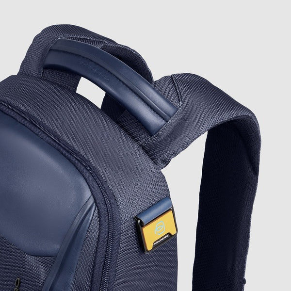 zaino-porta-pc-13-3-pollici-piquadro-lyss-blu-in-tessuto-riciclato-dettaglio-manico-e-spallaccio.jpg