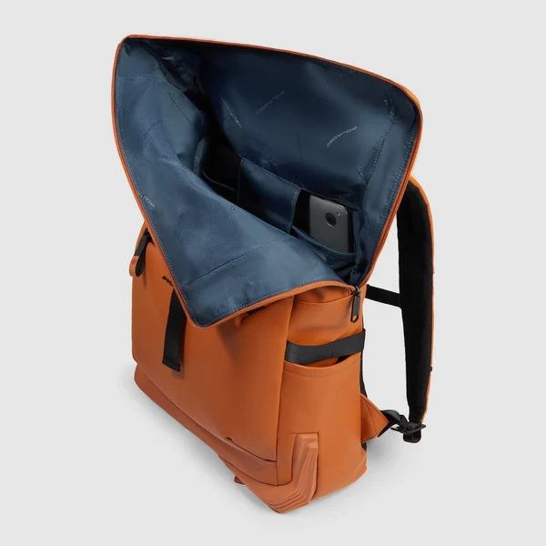 zaino-roll-top-piquadro-corner-2-arancione-porta-pc-15-6-dettaglio-scomparto-interno-con-tasche.jpg